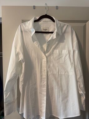 Abercrombie & Fitch Oversized White Long-Sleeve Button-Up Shirt